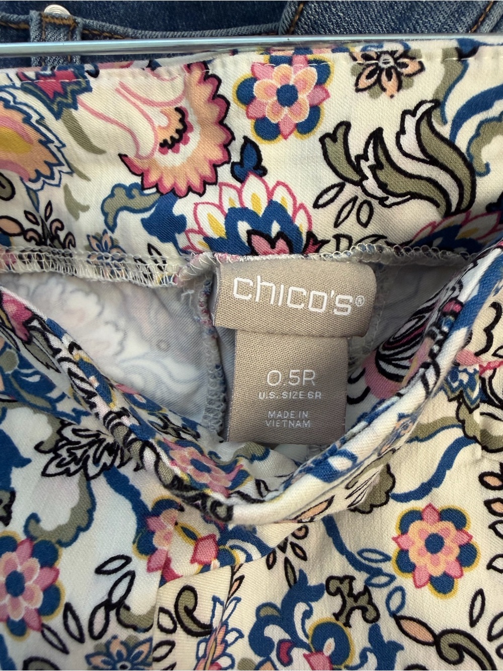 Chico's Floral Paisley Slim Straight Pants Blue and Pink Accents Size 0.5R=6R - Picture 5 of 10